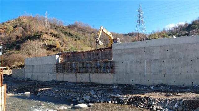 آرماتور بندی و قالب بندی دیواره ۴۰ سانتی كوله  ...