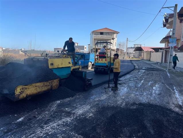نهضت اسفالت با شتاب به همت شهرداری رامسر به گزارش روابط عمومی شهرداری رامسر: