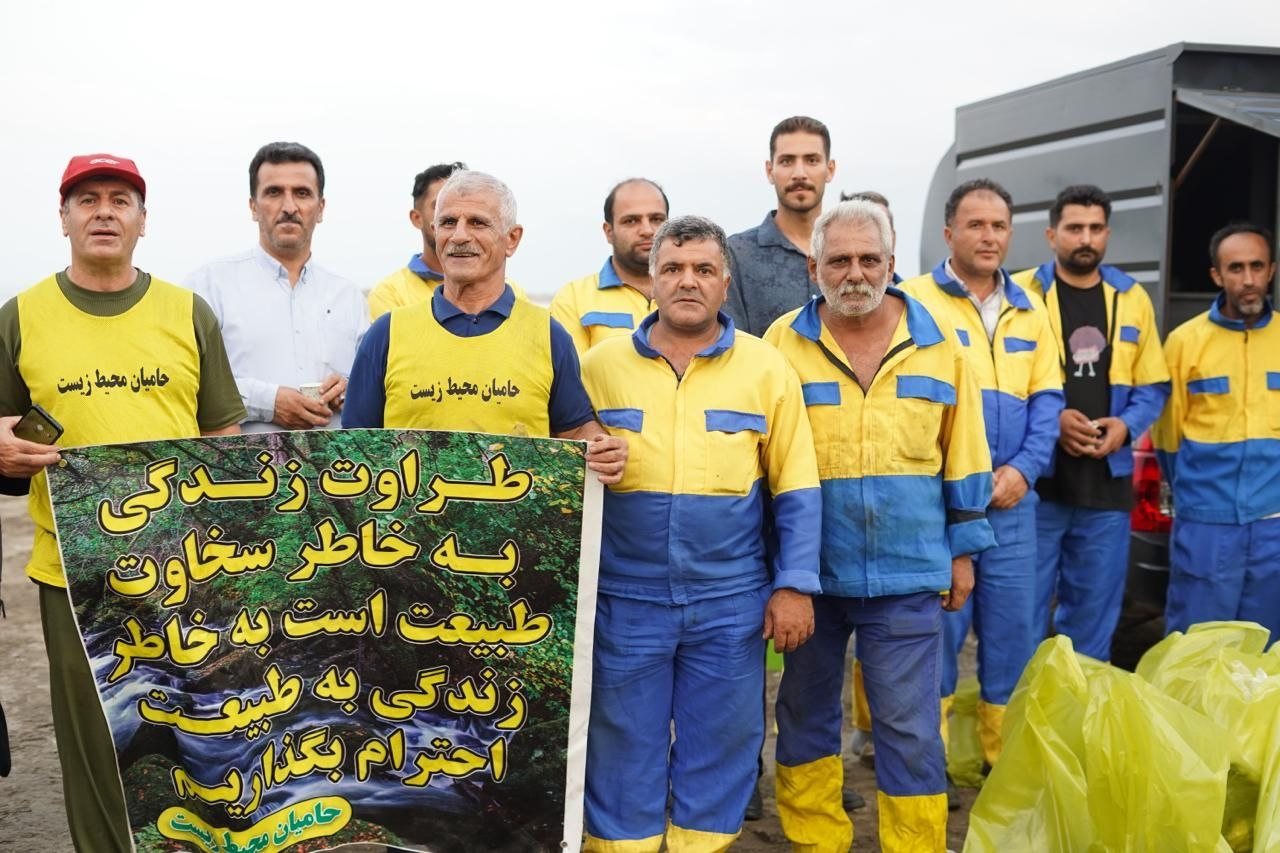در راستای طرح پاکسازی سواحل به منظور آراستگی و پاکسازی ساحل دریای خزر ،جمع آوری زباله نوار ساحلی به اجرا در می آید.
